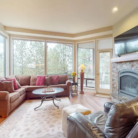 Ponderosa Views & Seclusion In Century West Apartment